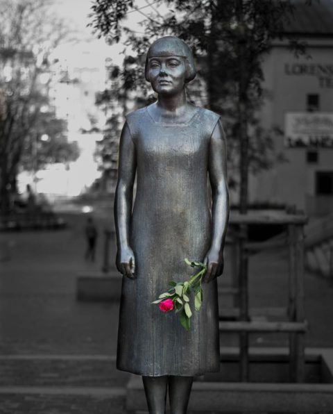 Karin Boye, staty i Göteborg